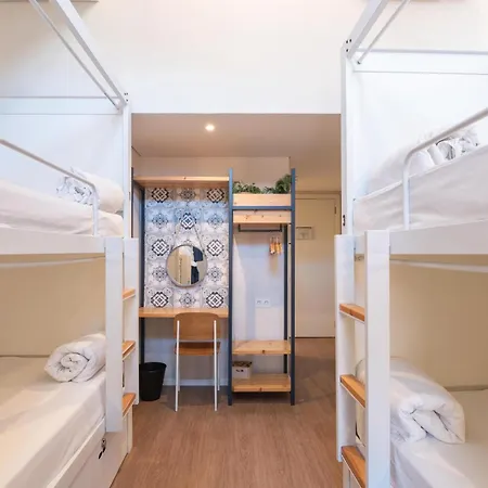 Vandrarhem The House Baixa *